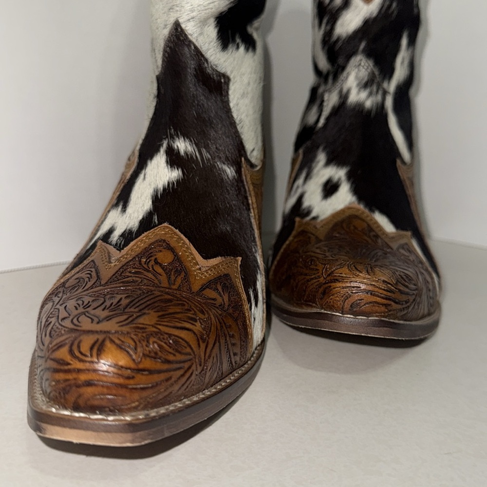 Myra Sandy Mae Hair-On Hide & Hand-Tooled
Leather Ankle Cowboy Boots Size 10 - Picture 6 of 12